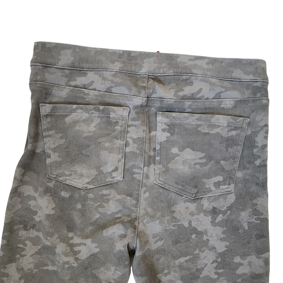 SPANX Jeanish Camo Compression Leggings Medium | Shaping & Ankle-Length - Picture 8 of 12